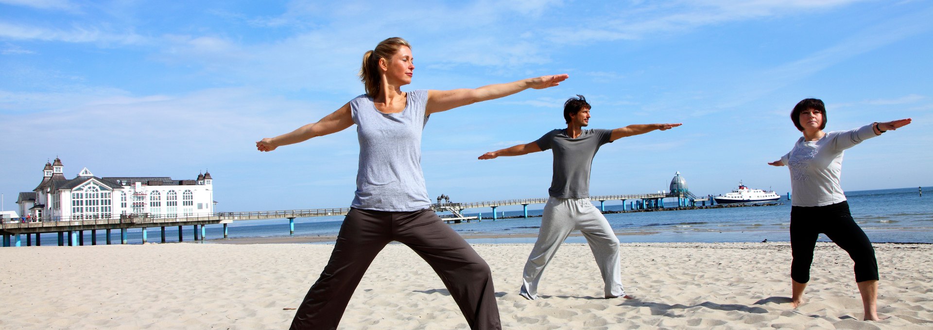 Yoga on the beach, © Jochen Tack, Hotel Bernstein