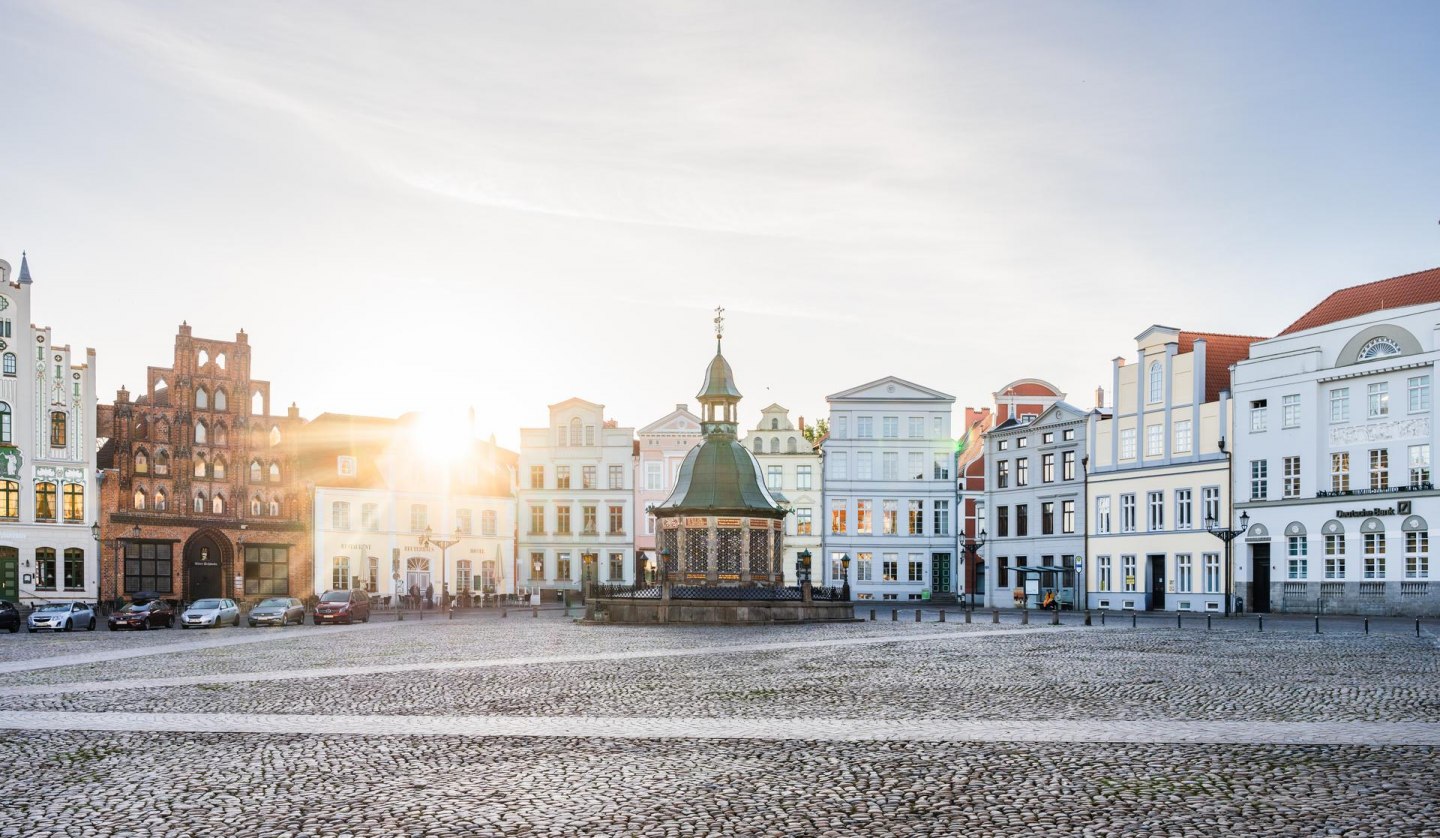 Market square with water art in the Hanseatic City of Wismar at sunrise, © TMV/Gross