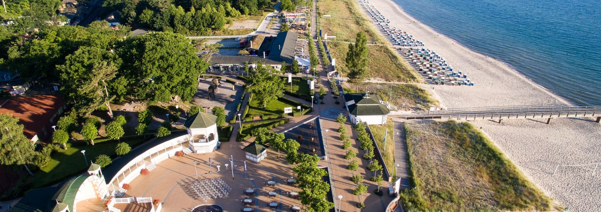 The spa square in the Baltic resort of Göhren with the historic spa pavilion directly near the beach, © KVGöhren/Kokenge