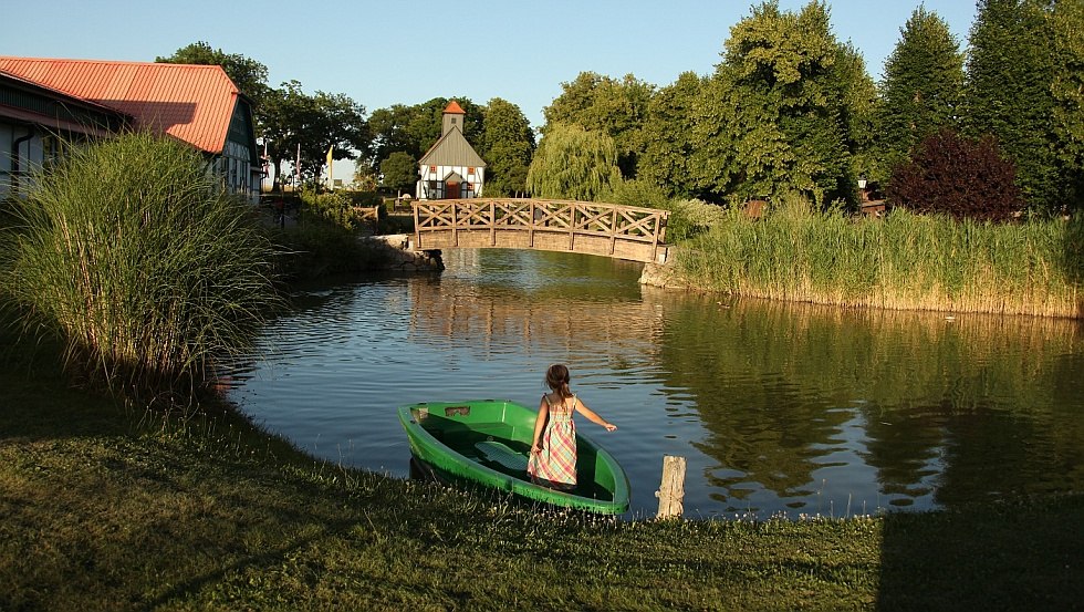 Sports center & chapel "St. Hubertus" with pond and bridge, Sparow estate, © Michael Frahm