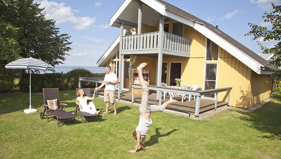 The cottages for rent are available for 2 to 9 people in the vacation park Müritz., © Ferienpark Mirow GmbH