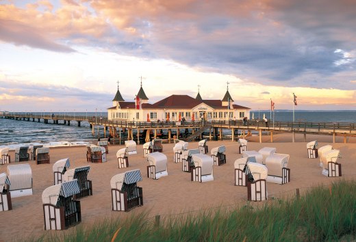 Once &quot;floating&quot; above the waves of the roaring Baltic Sea - this is possible on the pier in the seaside resort of Ahlbeck, which is also the oldest in Germany., © TMV/Grundner