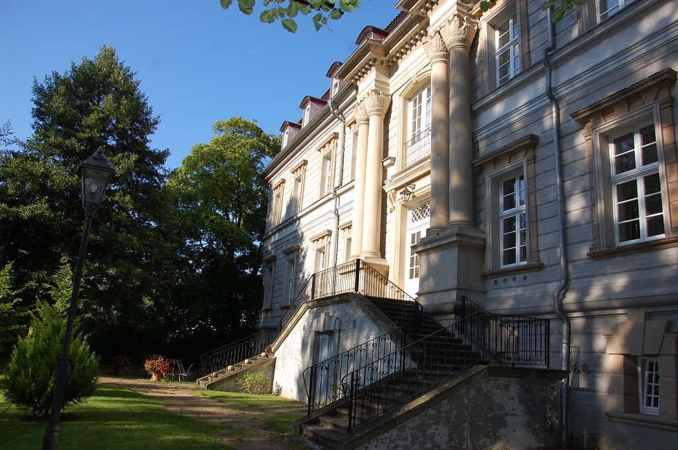 The back of the New Castle with impressive staircase., © Gabriele Skorupski