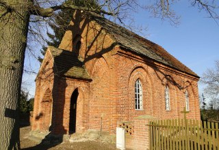 Conow church, © By Niteshift (Eigenes Werk) [CC BY-SA 3.0 (http://creativecommons.org/licenses/by-sa/3.0)], via Wikimedia Commons