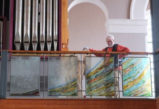 58 glass panels in the colors of the church year, © Christa Kothe