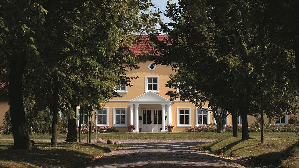 The Stolpe manor house is located in the middle of a listed estate, © Gutshaus Stolpe Hotel & Restaurant