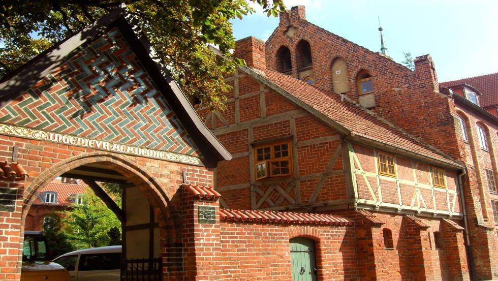 Gate entrance to the inner courtyard of the Holy Spirit Church, © Tourismuszentrale Wismar