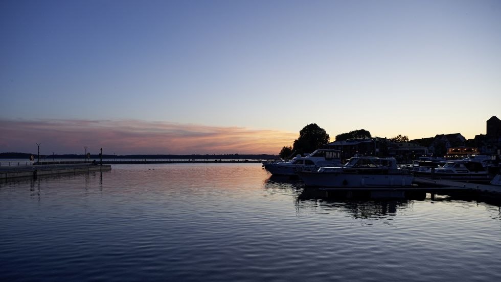 Evening hours in the city harbor at the Müritz, © Kristina Steiner