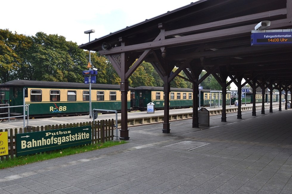 Platform at Putbus station with Rasendes Roland, © Tourismuszentrale Rügen