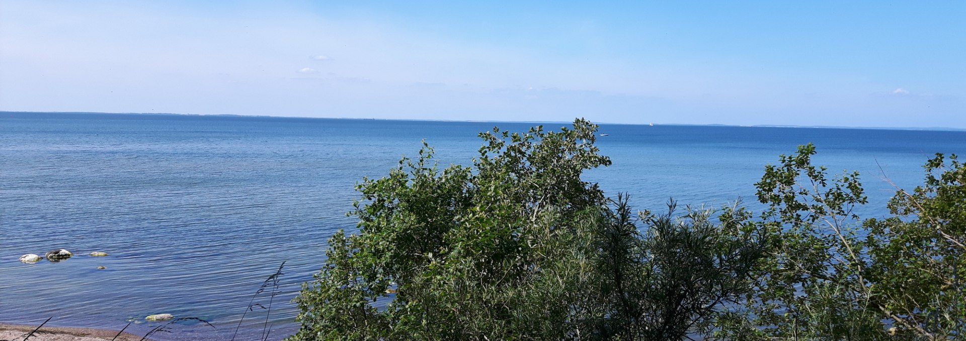 Collect stones and shells while enjoying a great view of the island of Rügen, © tvv-michaelis