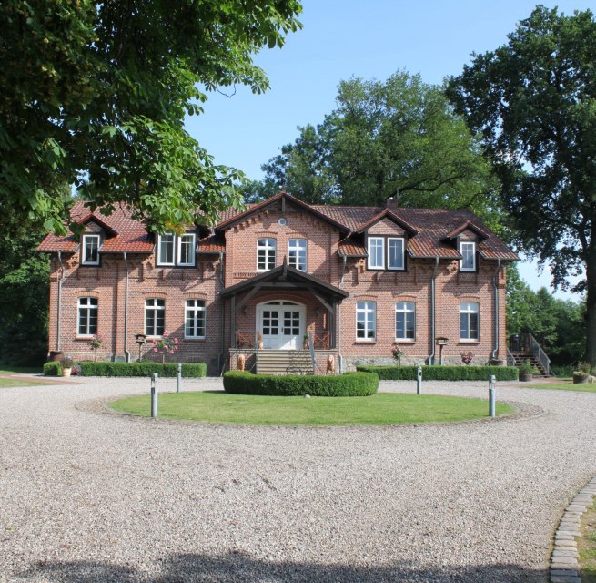 Exterior view of Settin manor house, © Resort Gut Settin