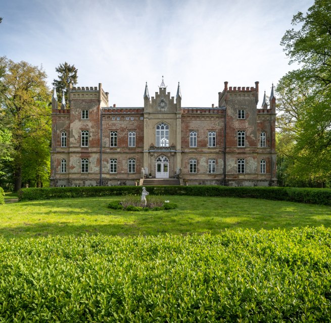 The manor house is built in the style of Tudor Gothic., © Herrenhaus Vogelsang / DOMUS Images Alexander Rudolph