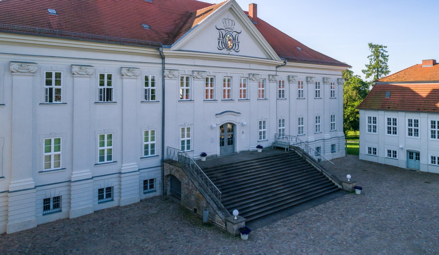 Exterior view of Hohenzieritz Castle, © SSGK MV / Funkhaus Creative