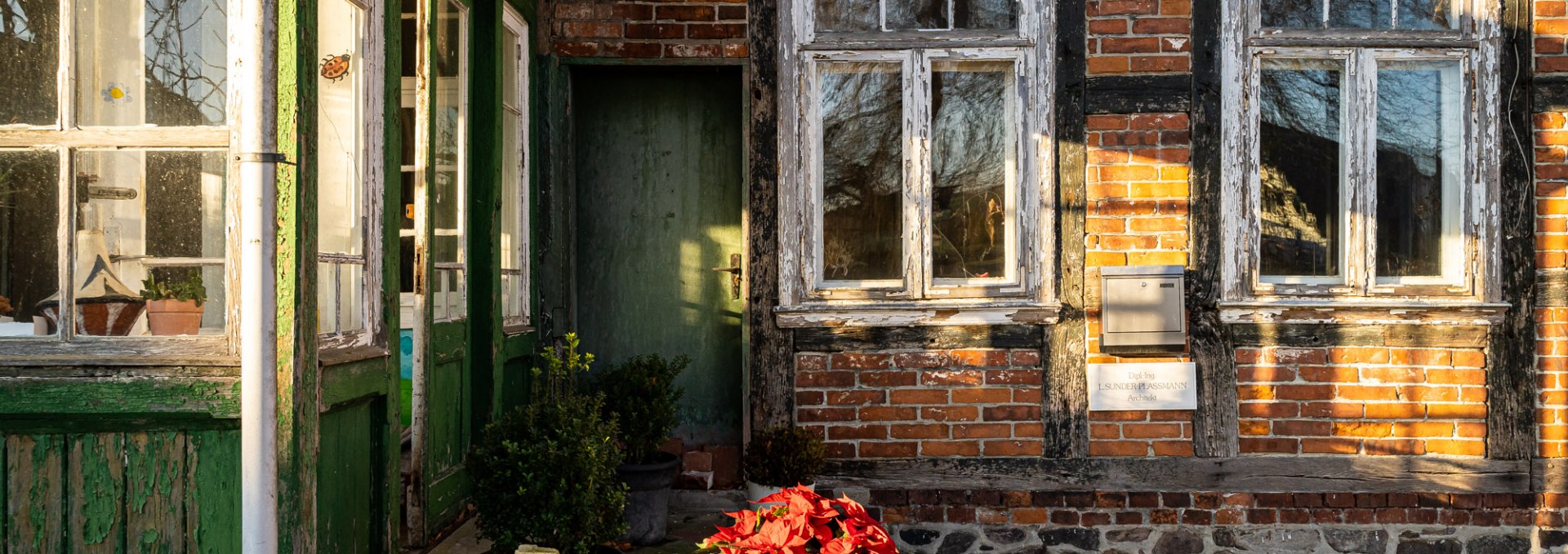 Front and entrance to Boitin manor house, © DOMUSimages