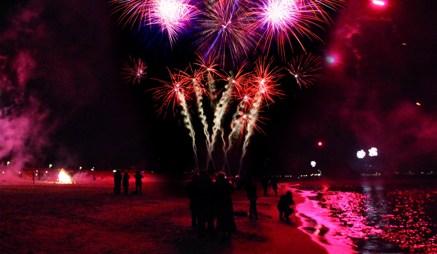 New Year's Eve fireworks on Baab beach, © KV Baabe