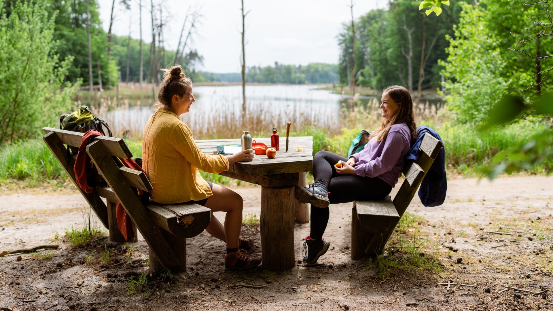 There are plenty of wonderful picnic spots along the nature park trail in Mecklenburg-Vorpommern. Like here at the lake in the Müritz National Park., © TMV/Gross