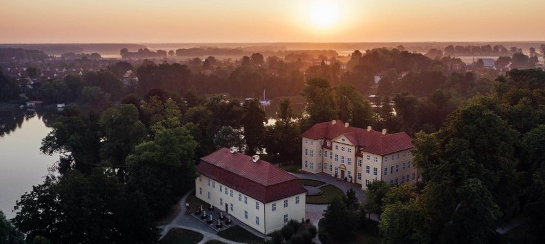 Mirow Castle at sunrise, © TMV/Gänsike