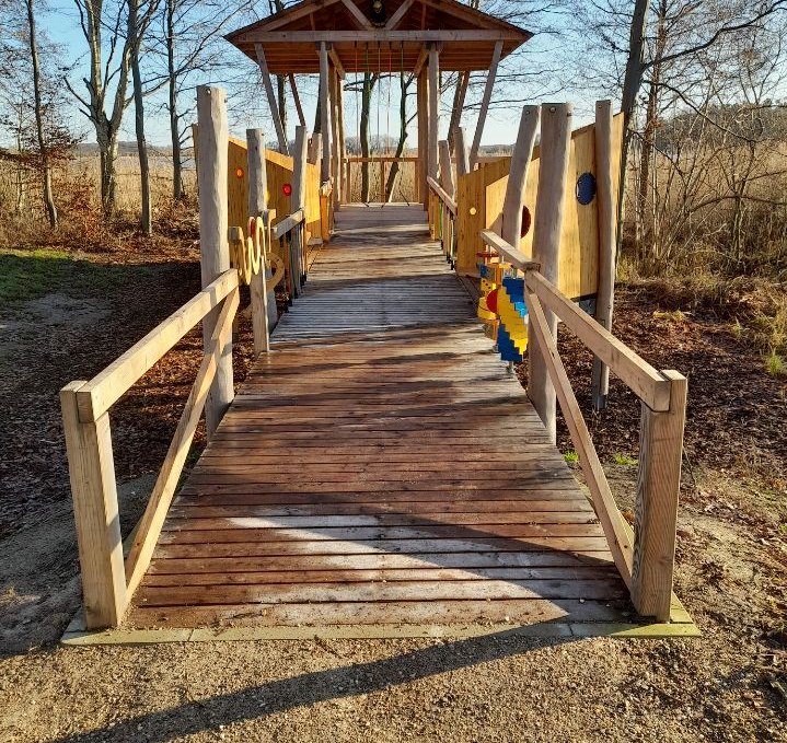 Viewing platform at the Fritz Reuter memorial stone, © Touristinformation