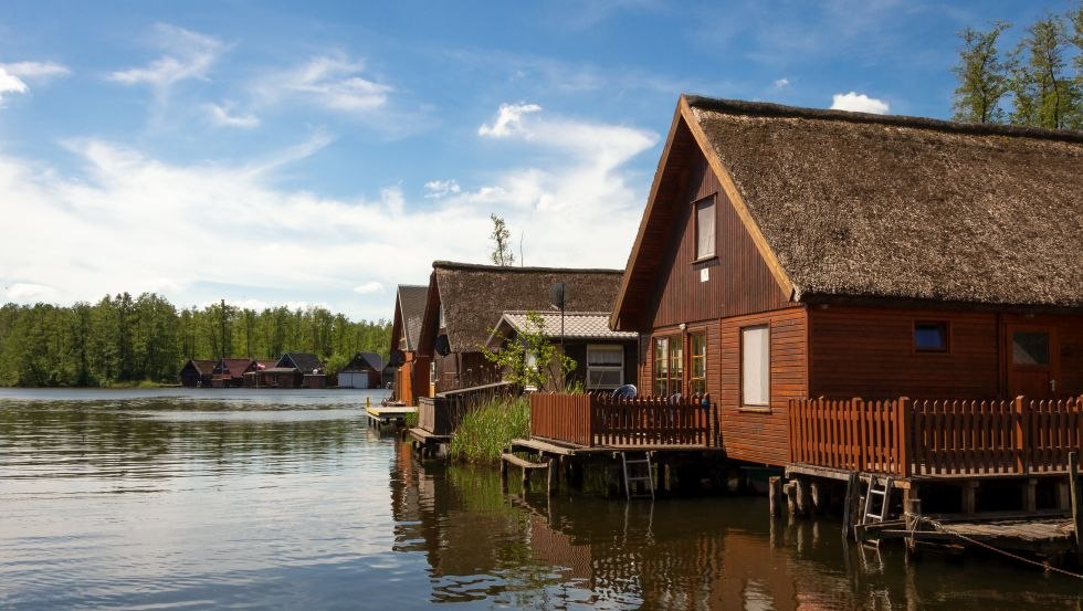 The boathouses in Mirow are best admired in the sunshine, © TMV/Myroad