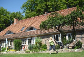 Be active together in the large garden with sunbathing and tobogganing area, © Landhaus im Grünen/Kästner