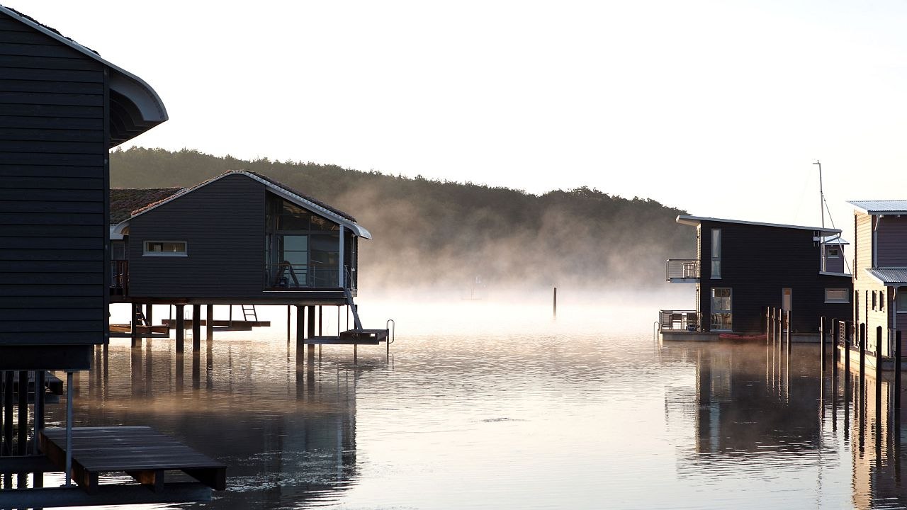 Pile house with floating house, © im-jaich/Jens Frank