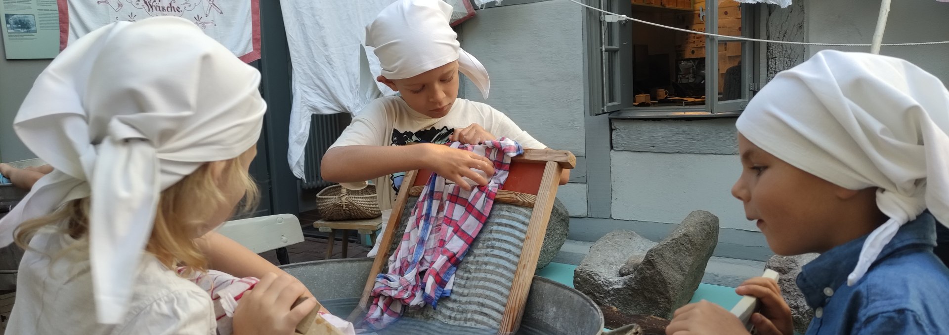 With soap and washboard - a washing day like around 1900, © Jana Koch