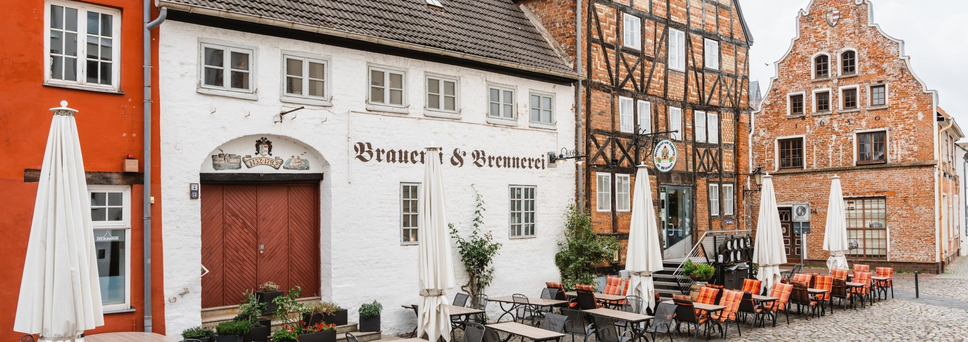 The brewery is the last surviving building from the former heyday of beer in the Baltic seaside resort of Wismar. Three listed Hanseatic houses offer plenty of space for convivial evenings., © TMV/Gross