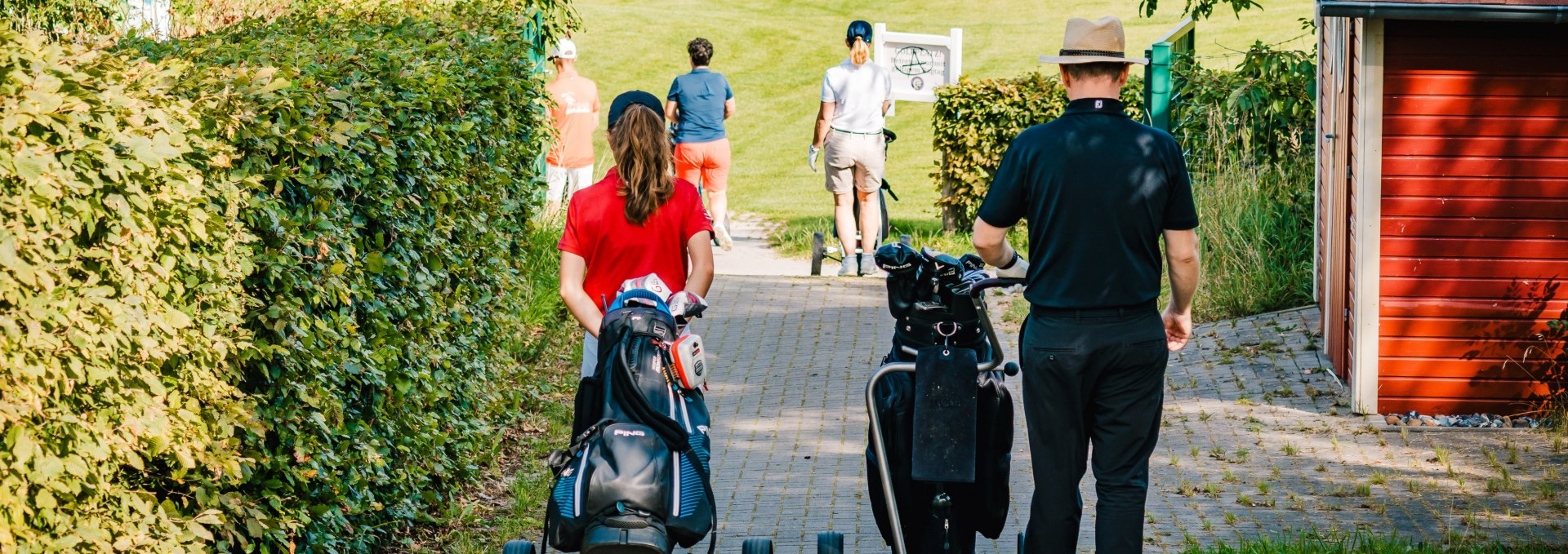 Golfers on the road in the area of Ranzow Castle, © Schloss Ranzow / FotoArt Mirko Boy