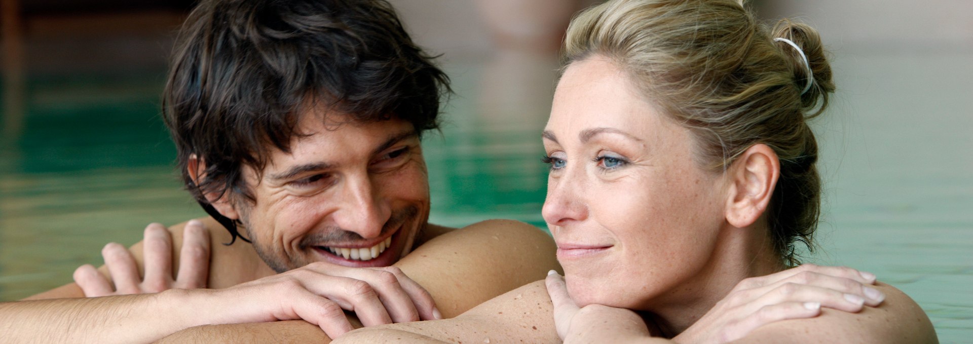 Relaxed couple by the pool, © Jochen Tack, Hotel Bernstein