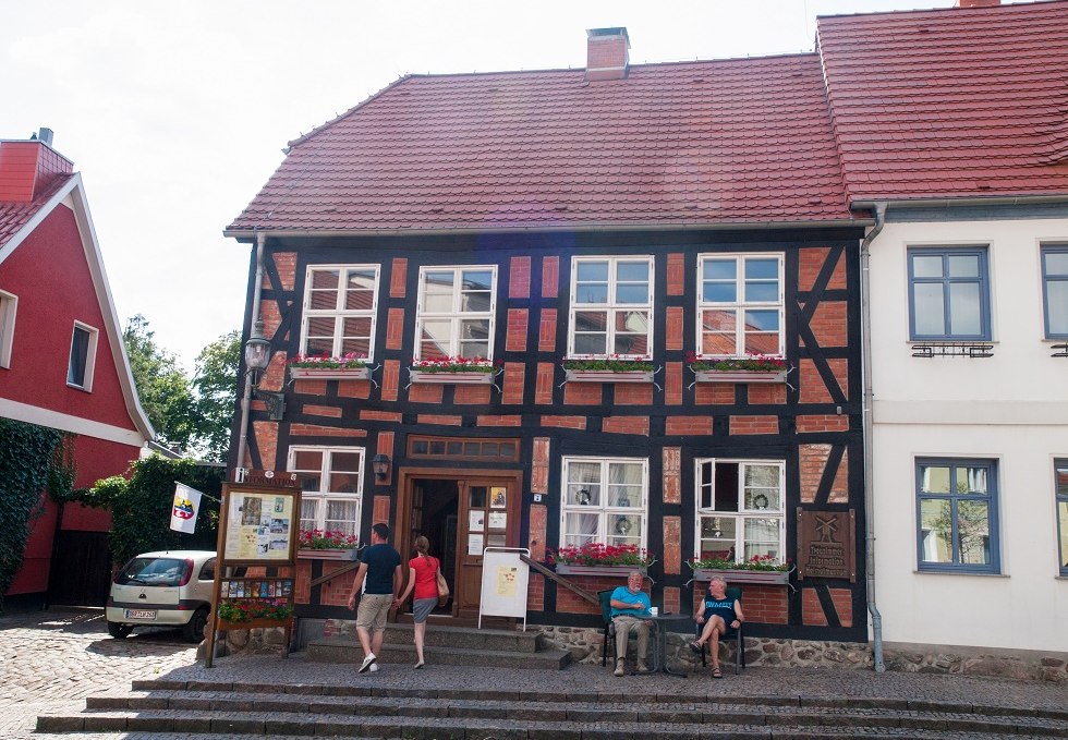 The mill house with people in the backlight, © Frank Burger