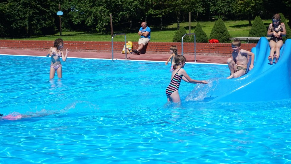 Kirch Baggendorf swimming pool with 50 m lane, large playground and sports facilities, © Amt Recknitz-Trebeltal