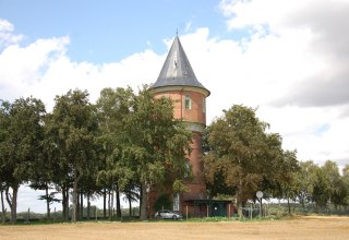 Well hidden behind trees, the water tower is hardly visible at first., © Gabriele Skorupski