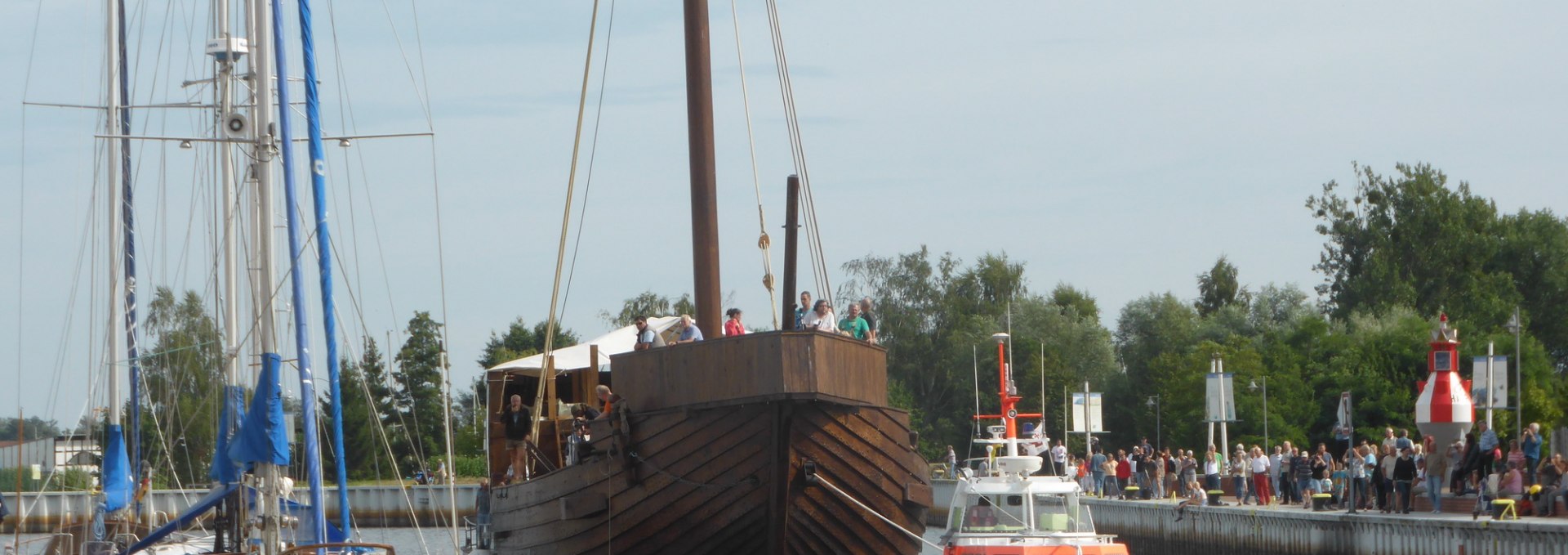 Im September 2015 wurde die Kogge in den Stadthafen im Seebad Ueckermünde geschleppt und kann nun besichtigt werden, © Uta Sommer