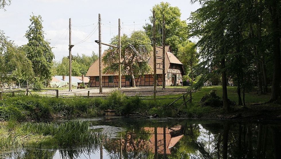 Forest house with usable outdoor area, © Lars Schneider für GFE | erlebnistage