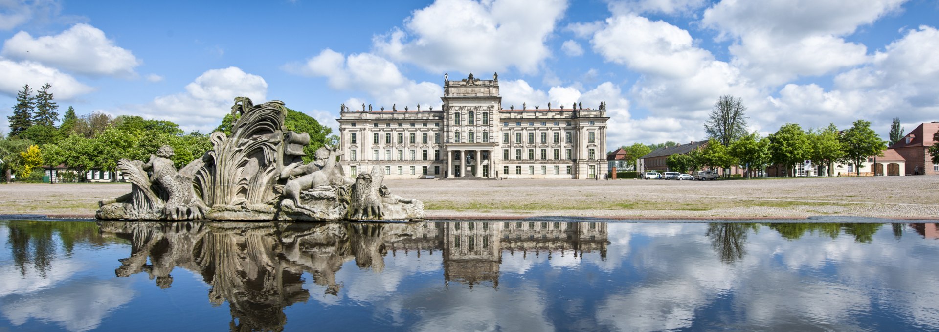 Ludwigslust Castle with reflection in the pond "Karauschen", © SSGK MV / Jörn Lehmann