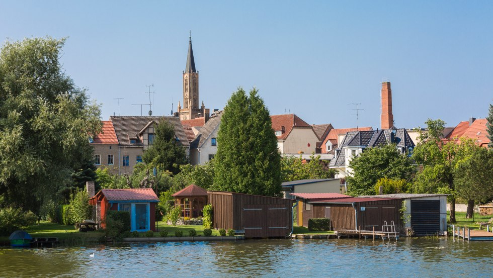 The church tower towers above the water town of Fürstenberg an der Havel, © TMB-Fotoarchiv/Steffen Lehmann