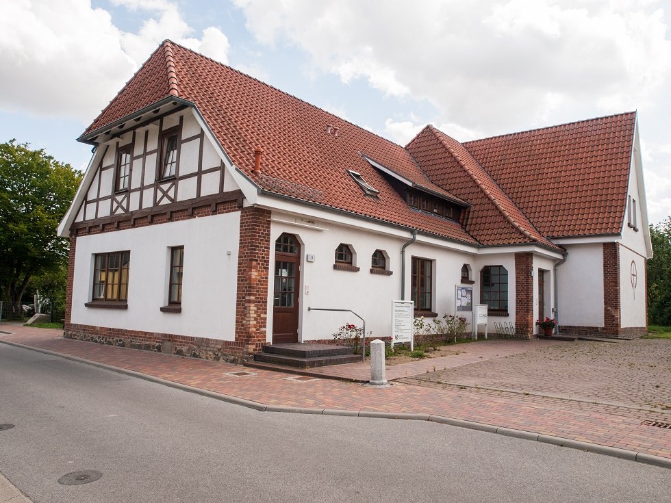 In the picture you can see the community center with the local history room., © Frank Burger