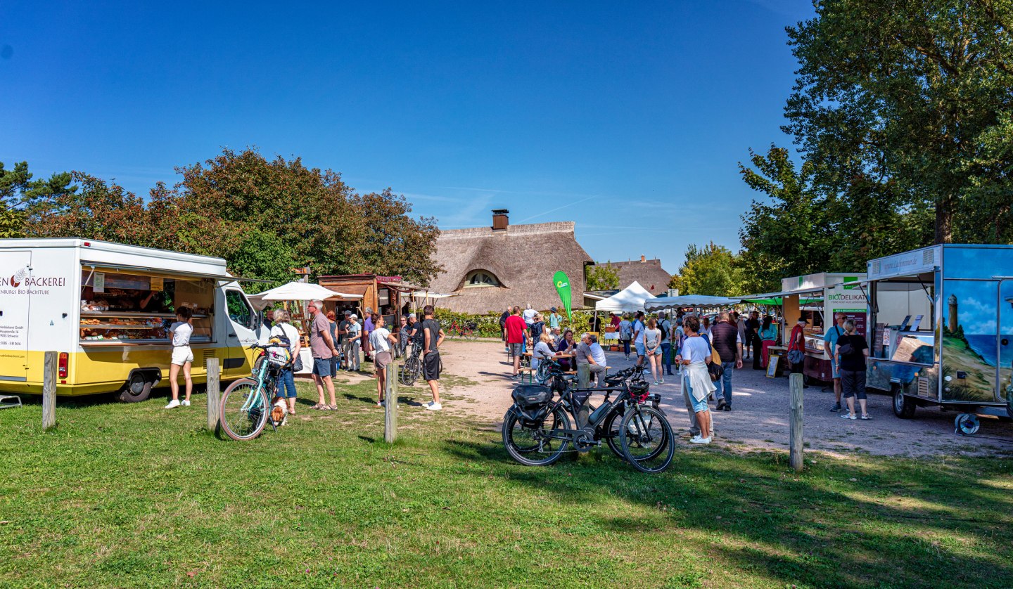 Summer market in Ahrenshoop, © ostsee-kuestenbilder.de