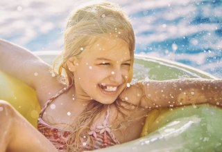 Girl in swimming ring, © Pocha Burwitz