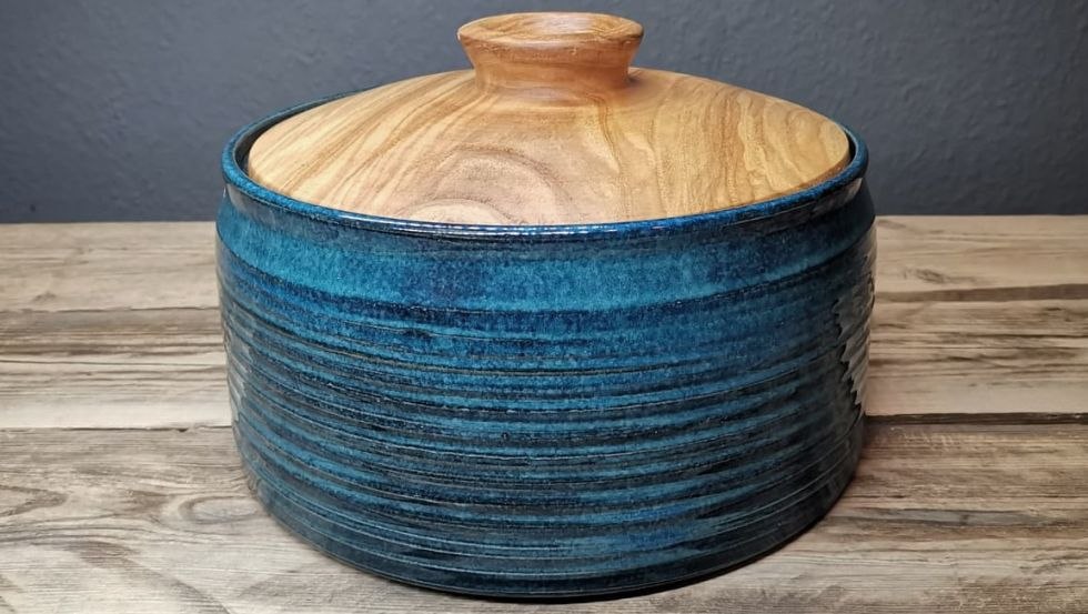 Bread pot with wooden lid (ash), © Judith Renz