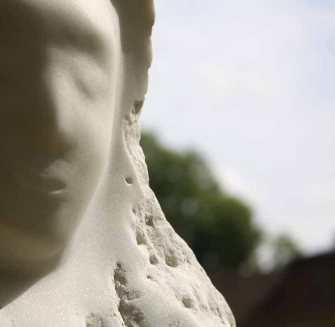 Anne-Katrin Altwein: Allonge. Marble. Studio ARQUOIA exhibition and sculpture garden in Ivenack, © Foto: Raphael Wolf