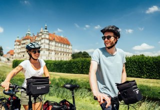 Out and about by bike at Güstrow Castle, © TMV/Gänsicke