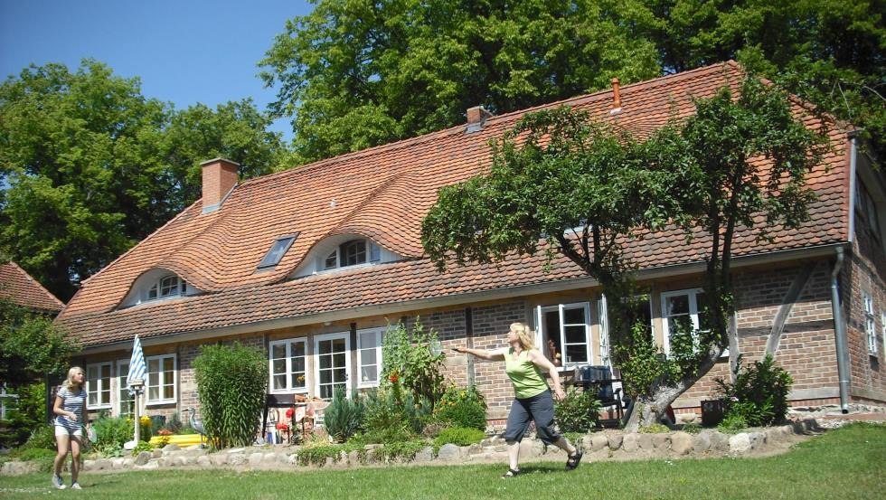 Be active together in the large garden with sunbathing and tobogganing area, © Landhaus im Grünen/Kästner