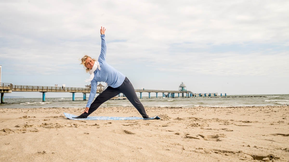 Yoga Baltic Sea Beach Ruegen 02, © KV SELLIN