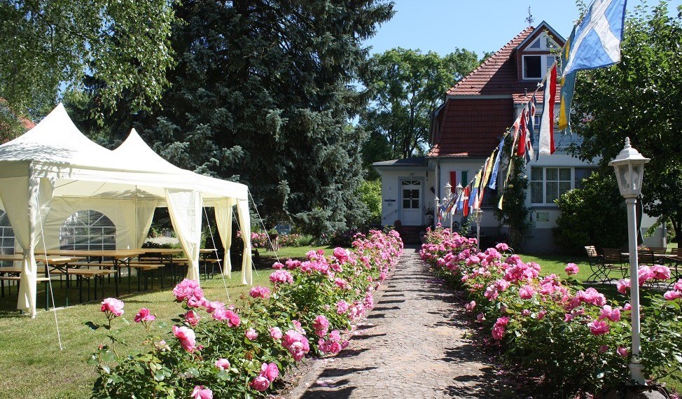 Villa Pusteblume with coffee garden and exhibition of historical tin toys and musical instruments, © Mecklenburgische Kleinseenplatte Touristik GmbH