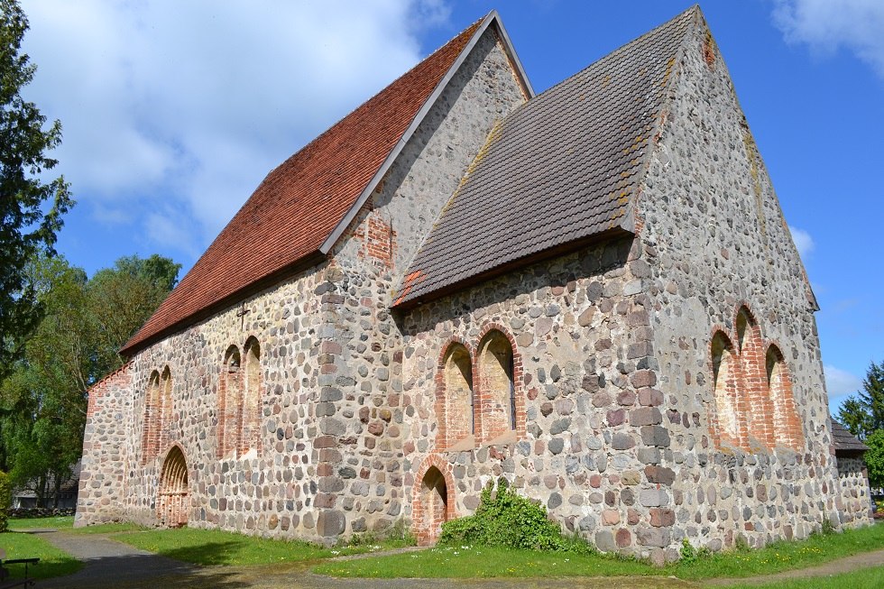 Field stone church Thelkow, © Lutz Werner