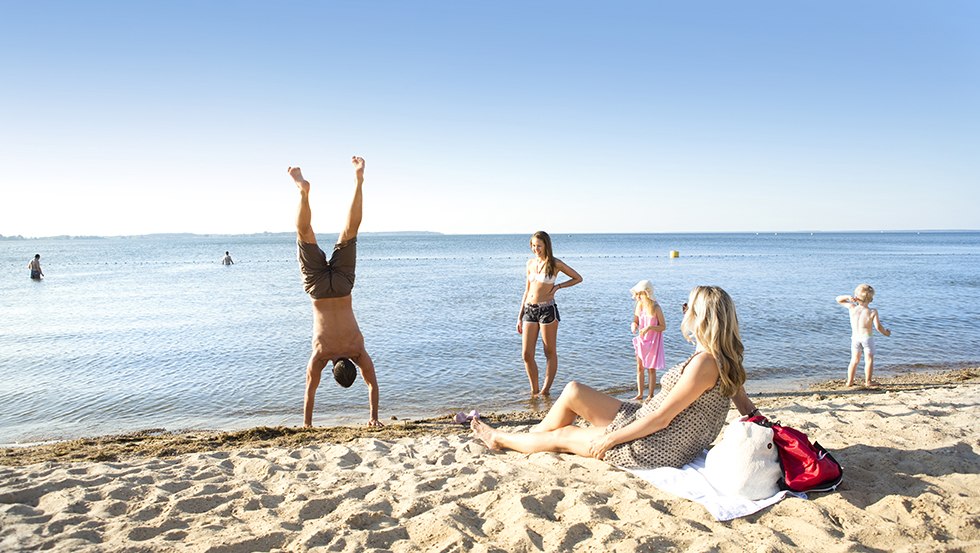 The fine sandy beach at Ferienpark Müritz is gently sloping - top for swimming pleasure., © Ferienpark Mirow GmbH