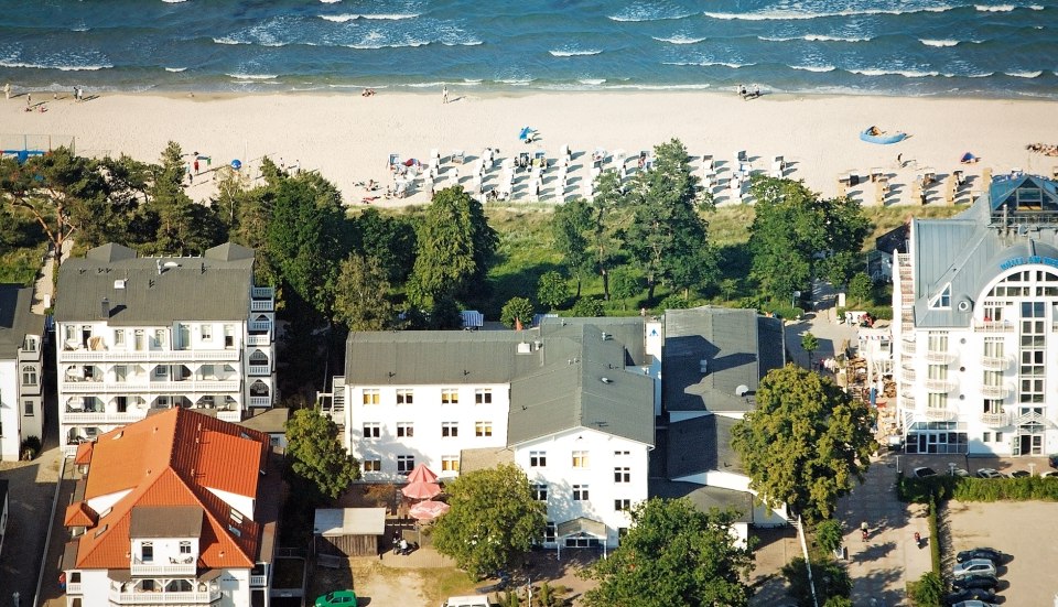 Located directly on the beach promenade of Binz, © Grabowski/luftbildruegen.de