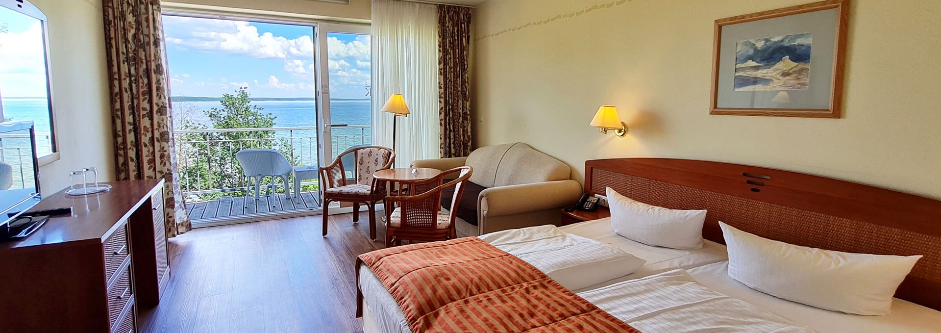 Double room with lake view in the Orangery, © Seehotel Schloss Klink