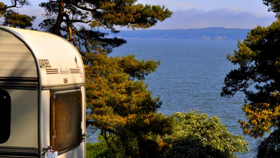 Spend the night with a view of the Bodden, © Campingplatz & Ferienhausanlage Banzelvitz